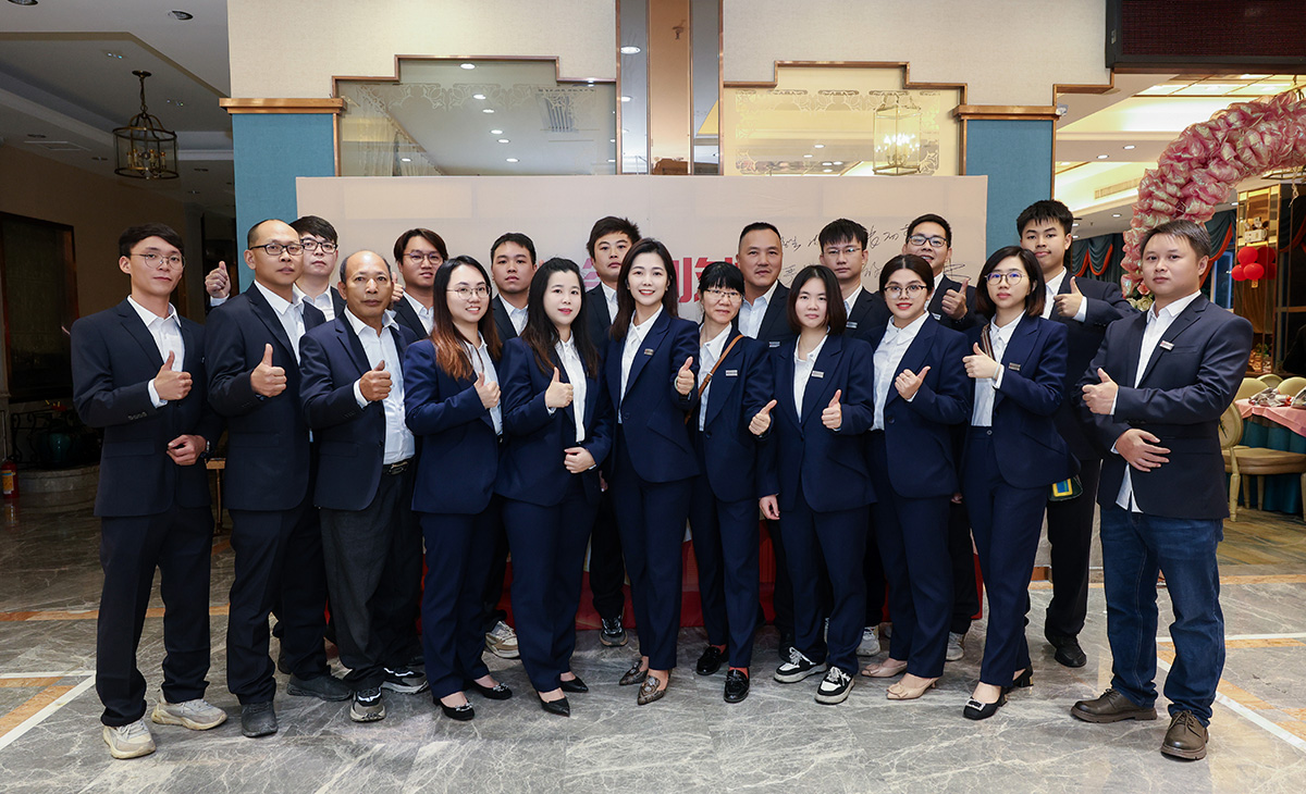 華商建設集團辭舊迎新晚會,攜手同行,再創輝煌 華商建設集團辭舊迎新晚會,攜手同行,再創輝煌