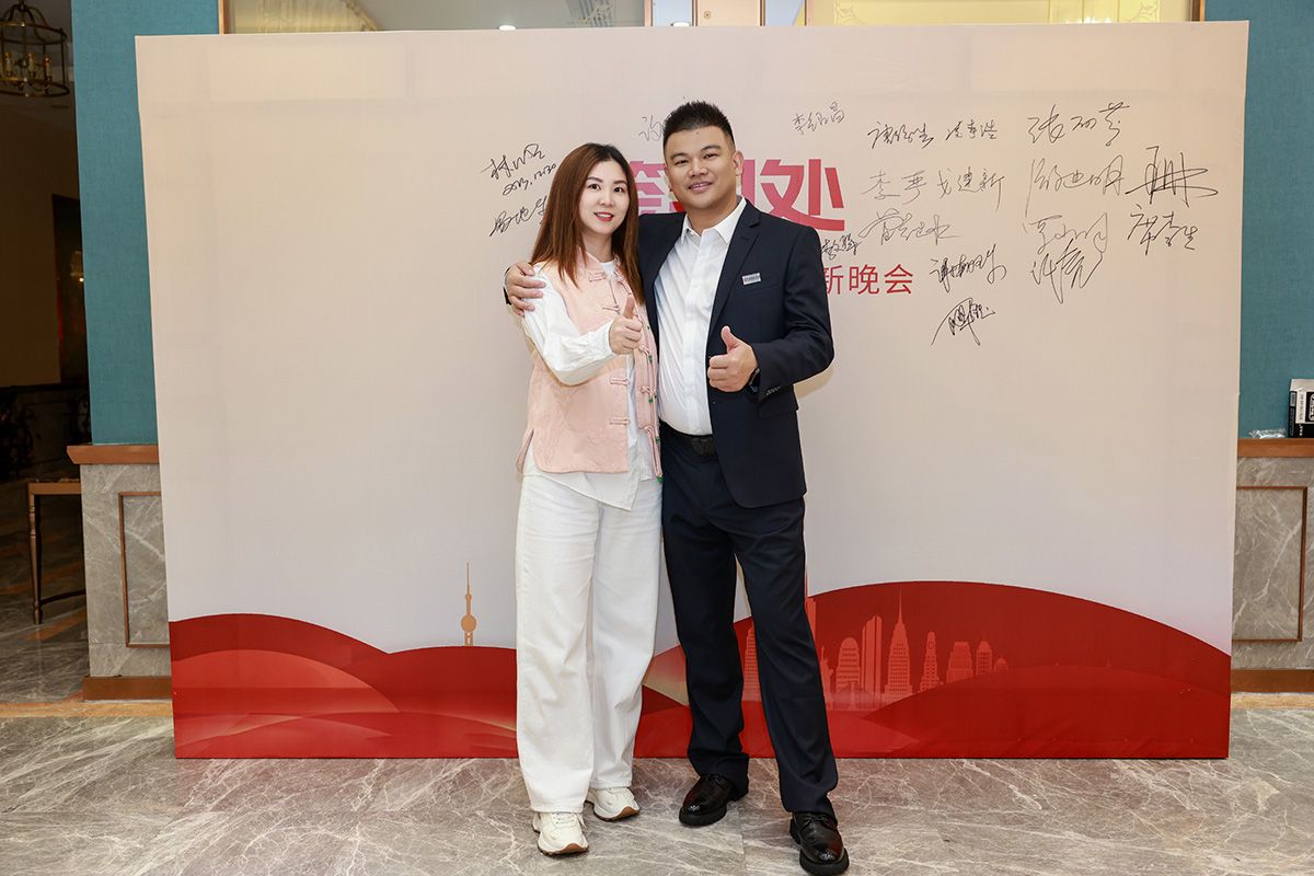 華商建設集團辭舊迎新晚會,攜手同行,再創輝煌 華商建設集團辭舊迎新晚會,攜手同行,再創輝煌